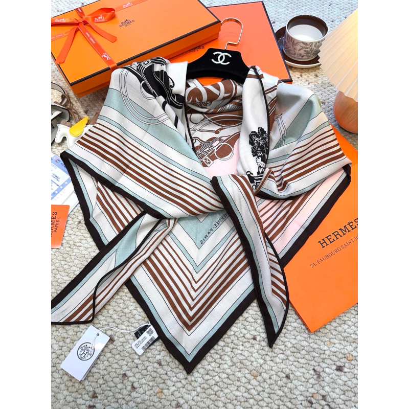Hermes Triangle scarf/Shawl